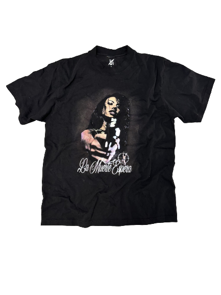 La Muerte Espera Tee